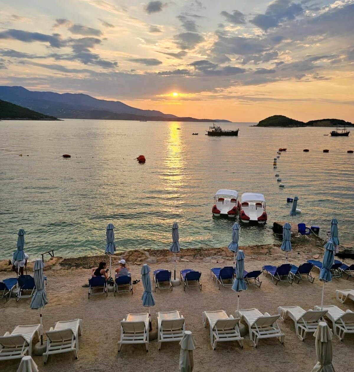 Hotel Villa Adrian Ksamil Exterior photo